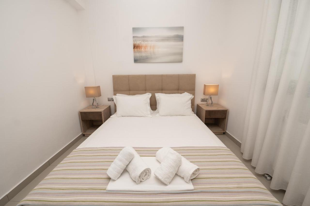 Aelia Apartments Néa Péramos Exteriör bild