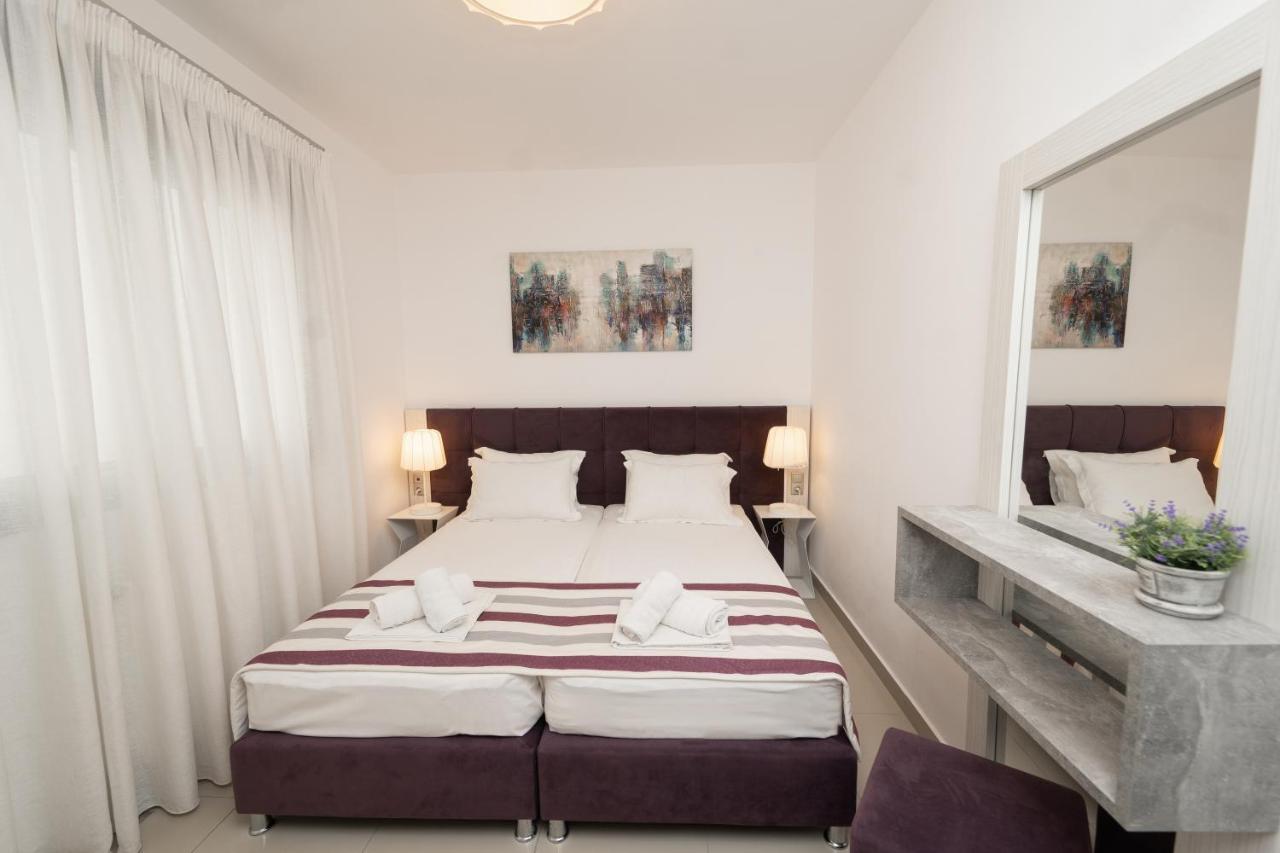 Aelia Apartments Néa Péramos Exteriör bild
