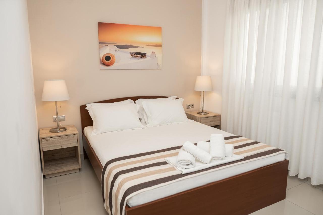 Aelia Apartments Néa Péramos Exteriör bild