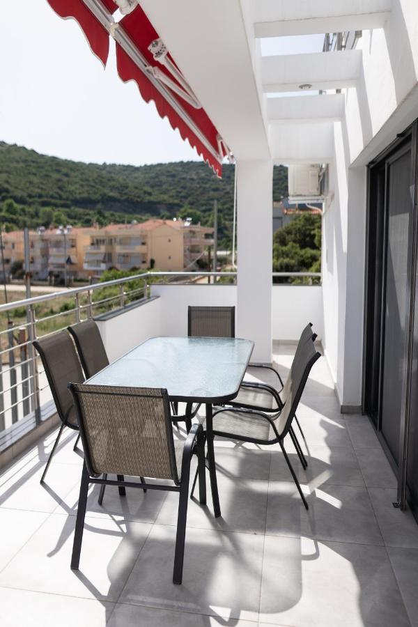 Aelia Apartments Néa Péramos Exteriör bild