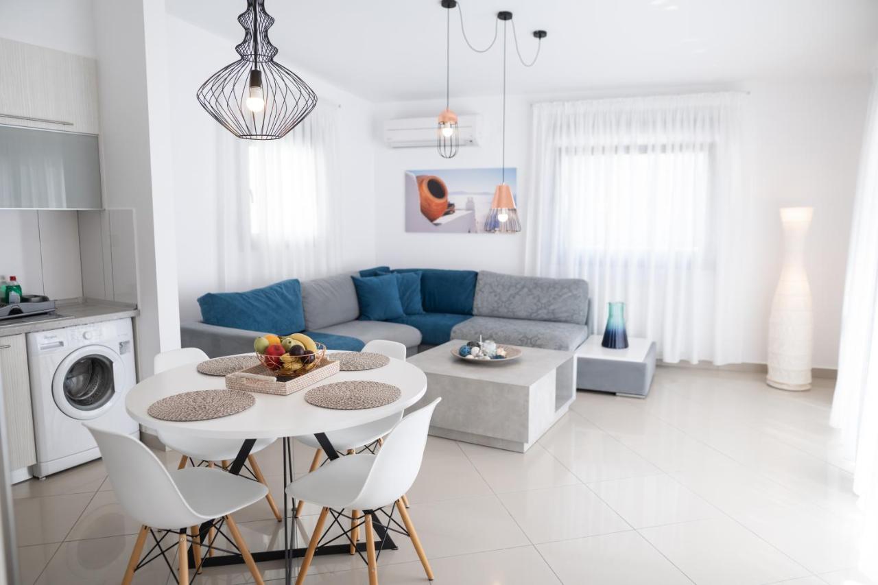Aelia Apartments Néa Péramos Exteriör bild