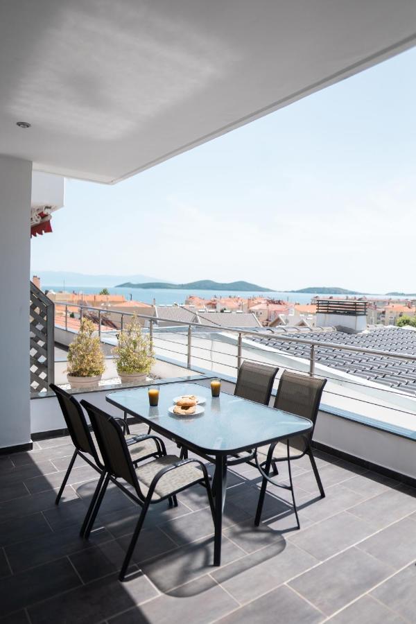 Aelia Apartments Néa Péramos Exteriör bild