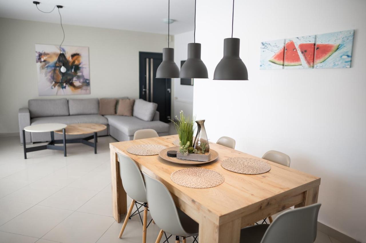 Aelia Apartments Néa Péramos Exteriör bild