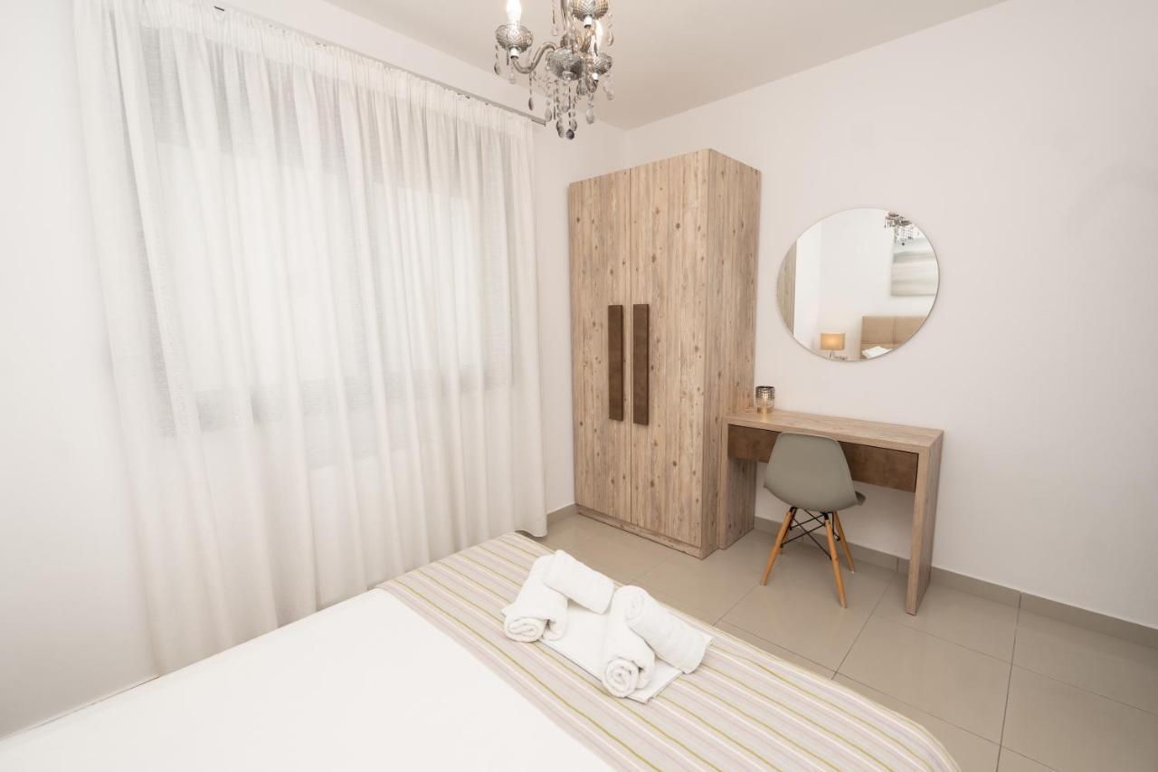 Aelia Apartments Néa Péramos Exteriör bild
