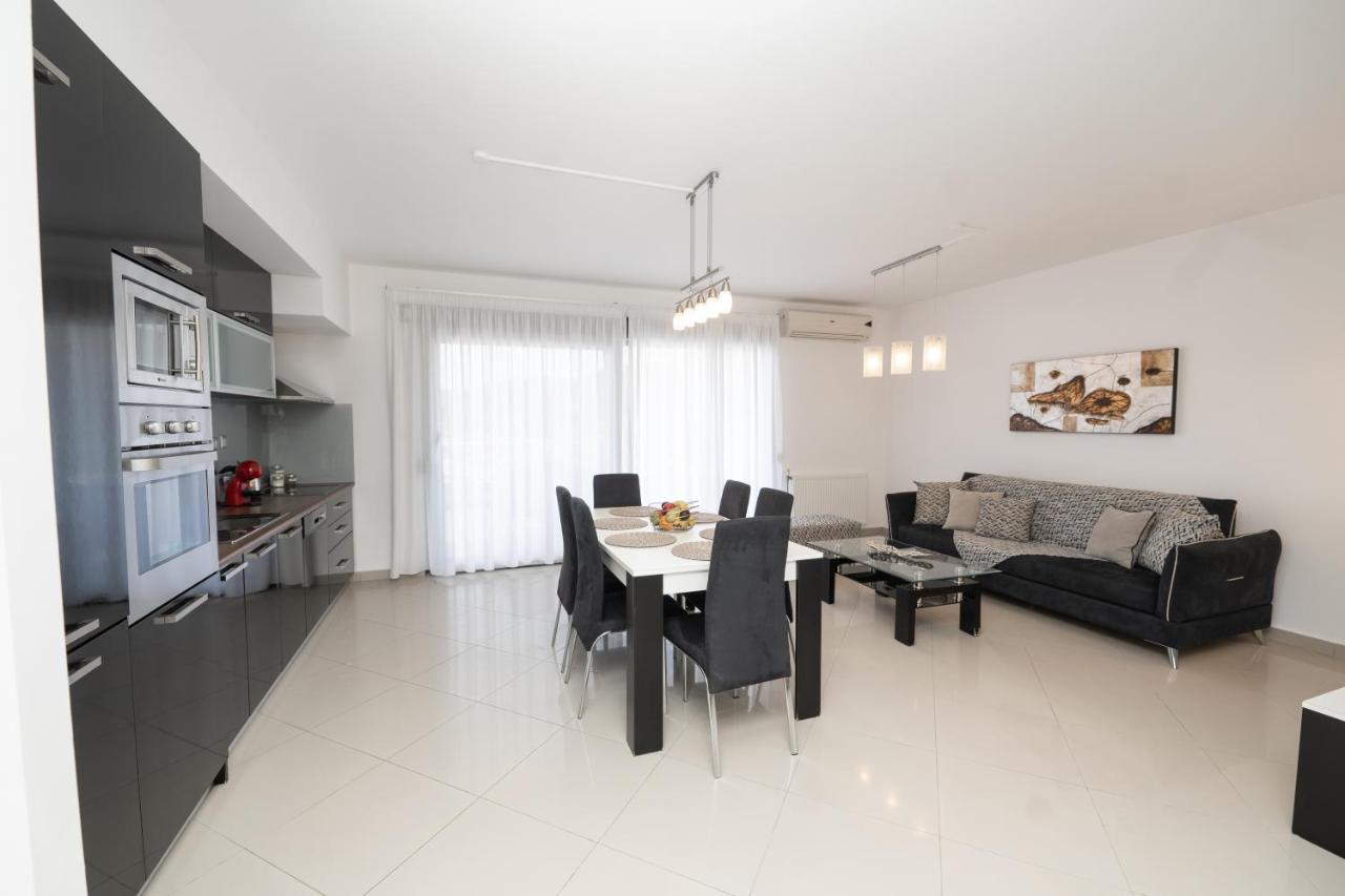 Aelia Apartments Néa Péramos Exteriör bild