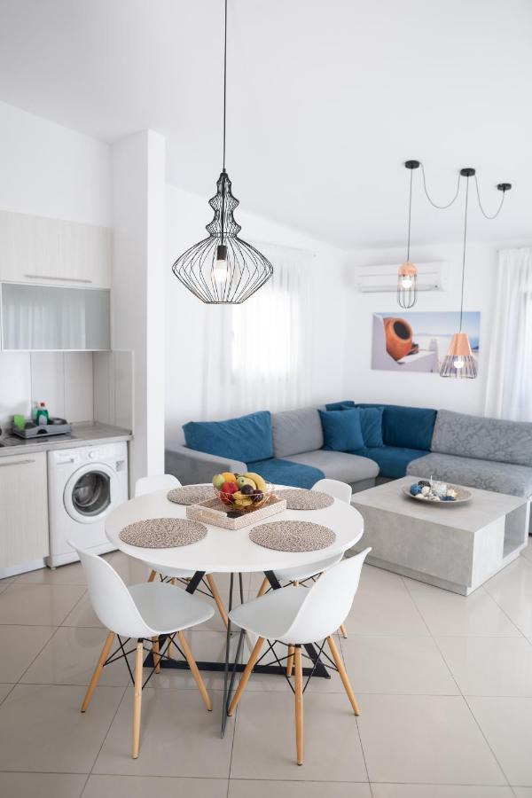 Aelia Apartments Néa Péramos Exteriör bild