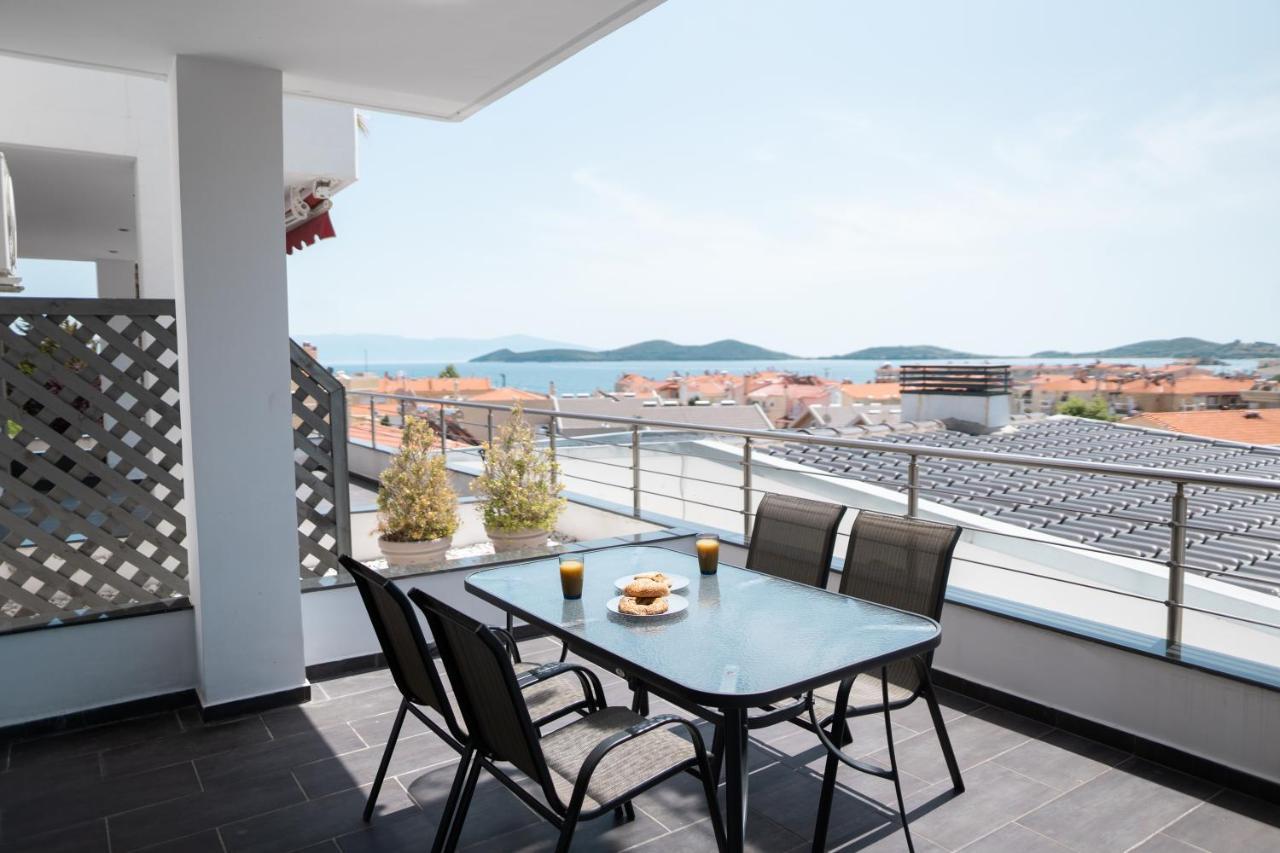 Aelia Apartments Néa Péramos Exteriör bild
