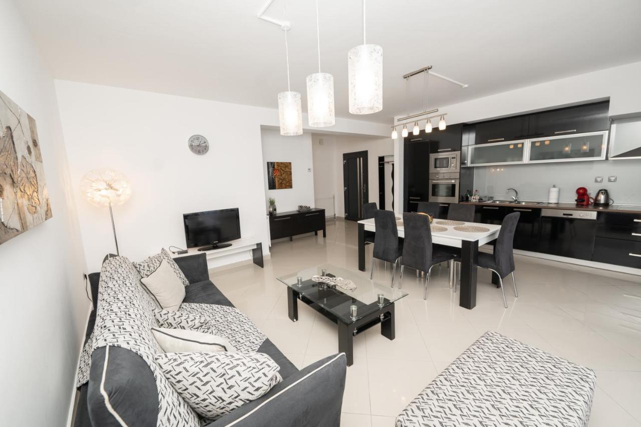 Aelia Apartments Néa Péramos Exteriör bild