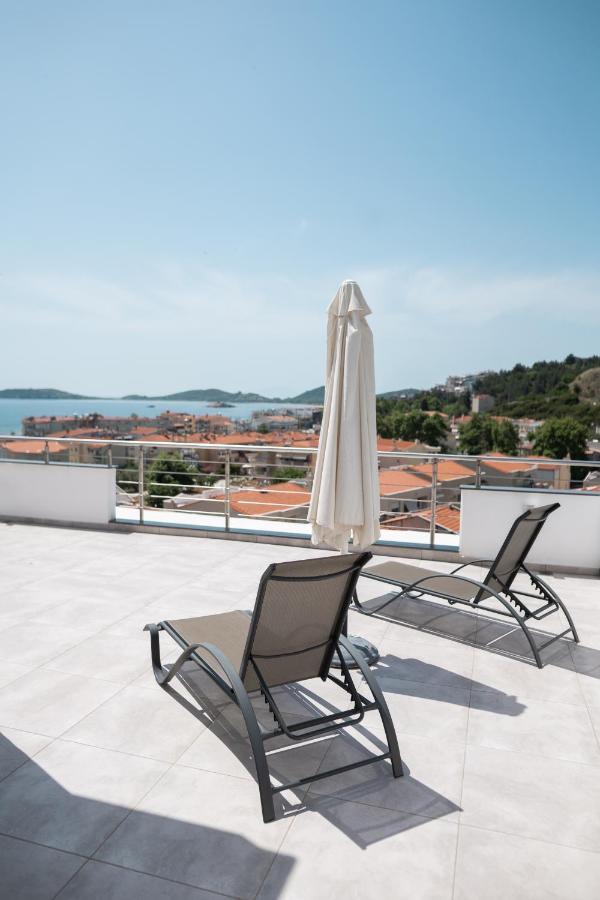Aelia Apartments Néa Péramos Exteriör bild