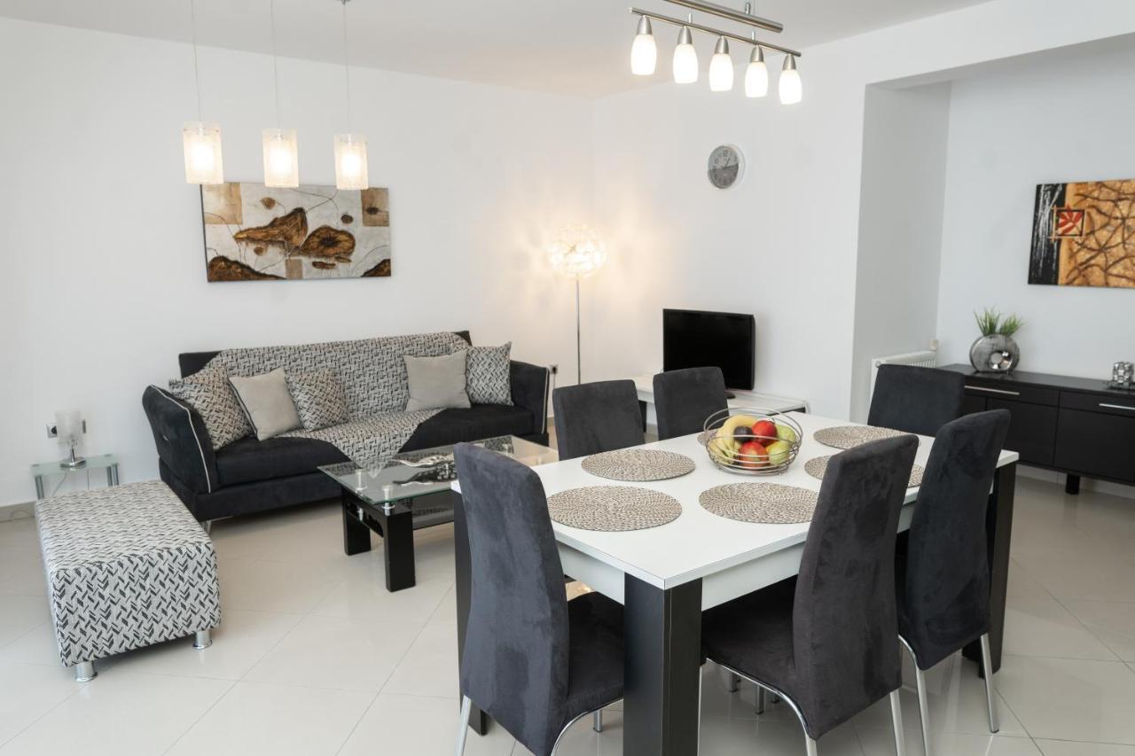 Aelia Apartments Néa Péramos Exteriör bild