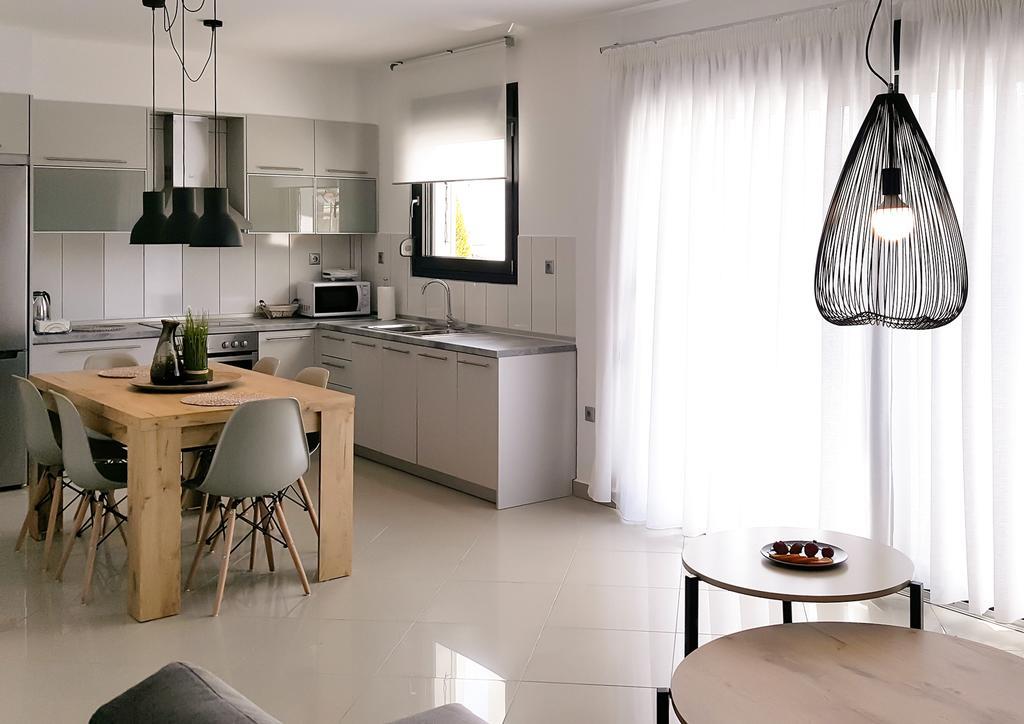 Aelia Apartments Néa Péramos Exteriör bild