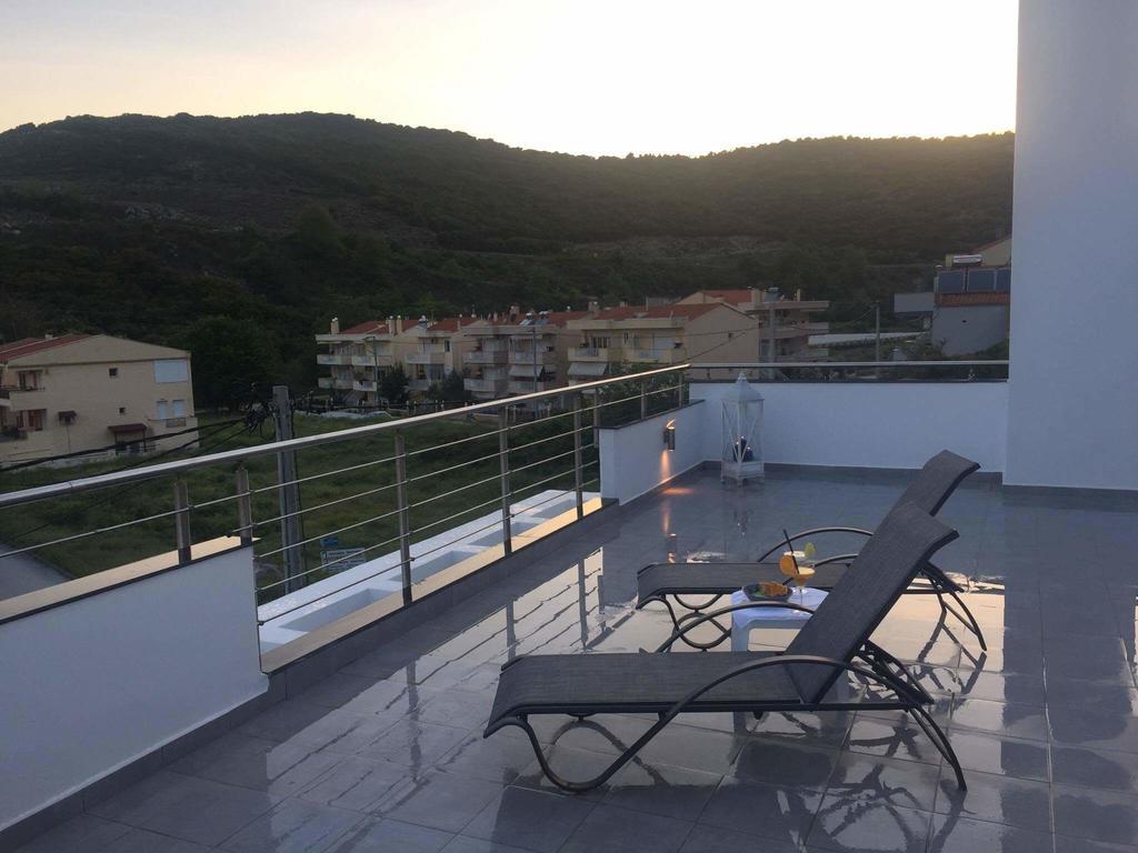 Aelia Apartments Néa Péramos Exteriör bild