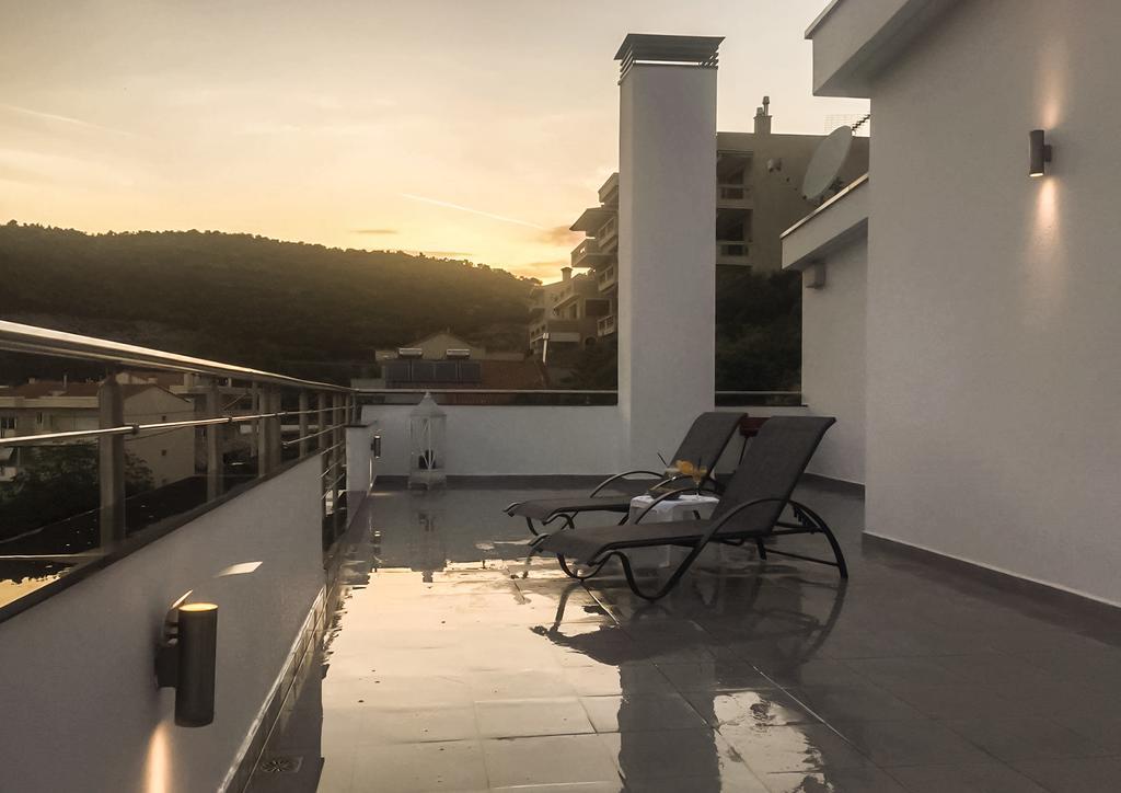 Aelia Apartments Néa Péramos Exteriör bild